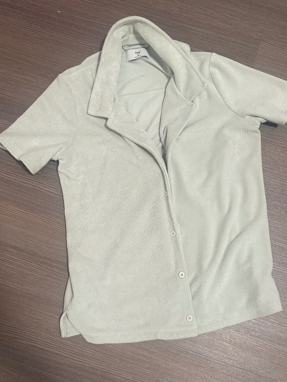 Soft, towel material Tna button up
